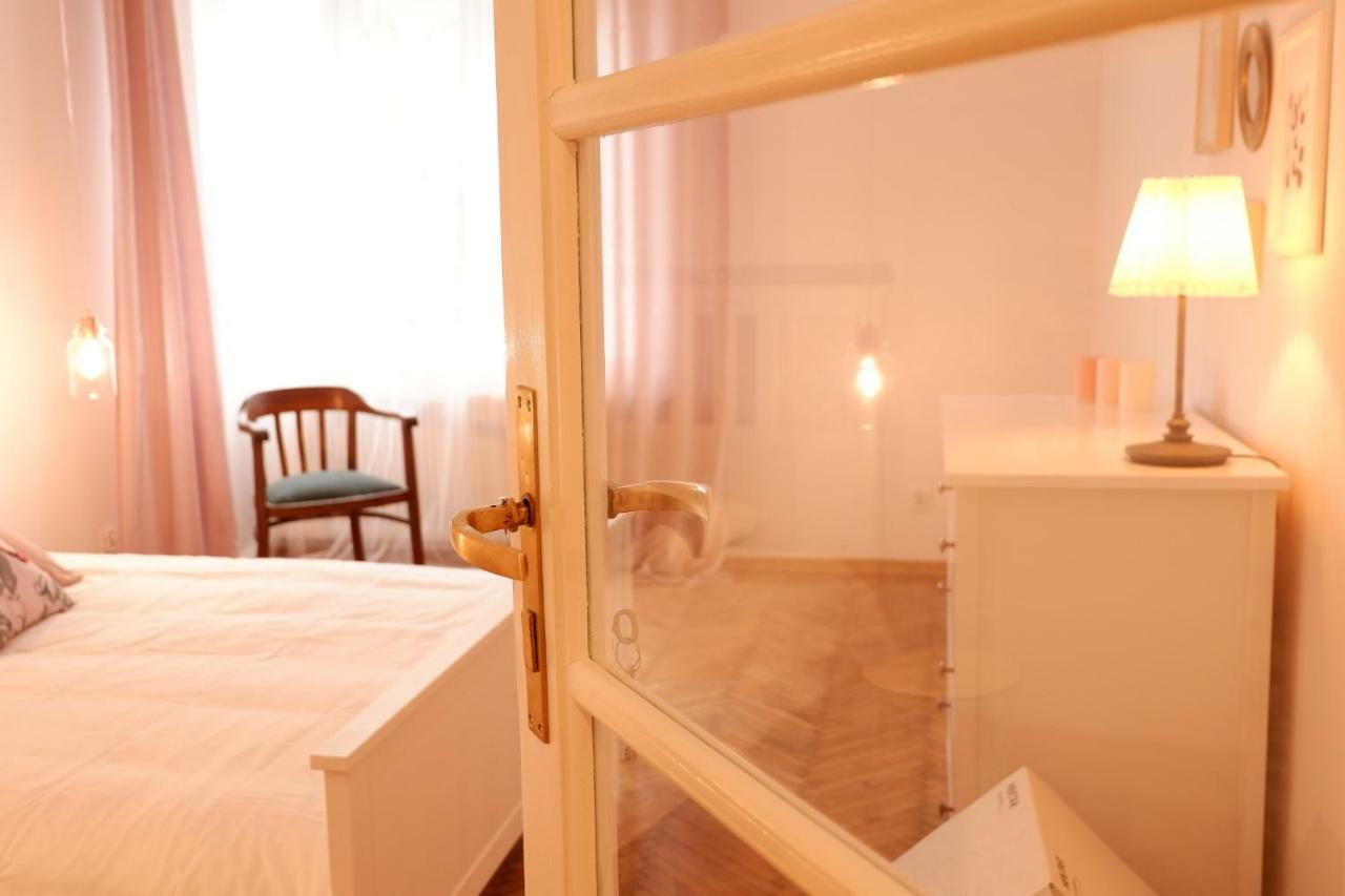 Singer Apartment Old Town Краків Екстер'єр фото