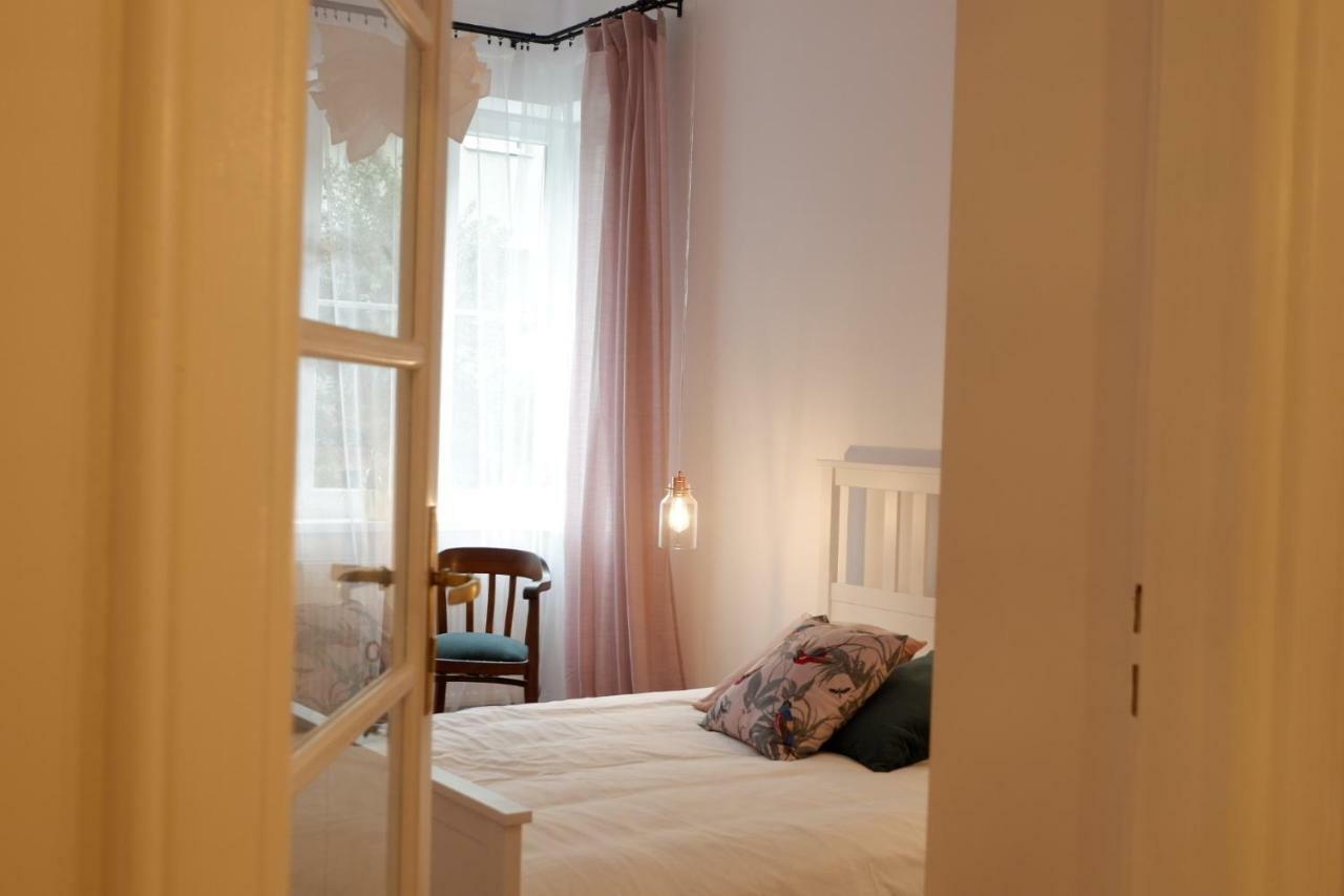 Singer Apartment Old Town Краків Екстер'єр фото